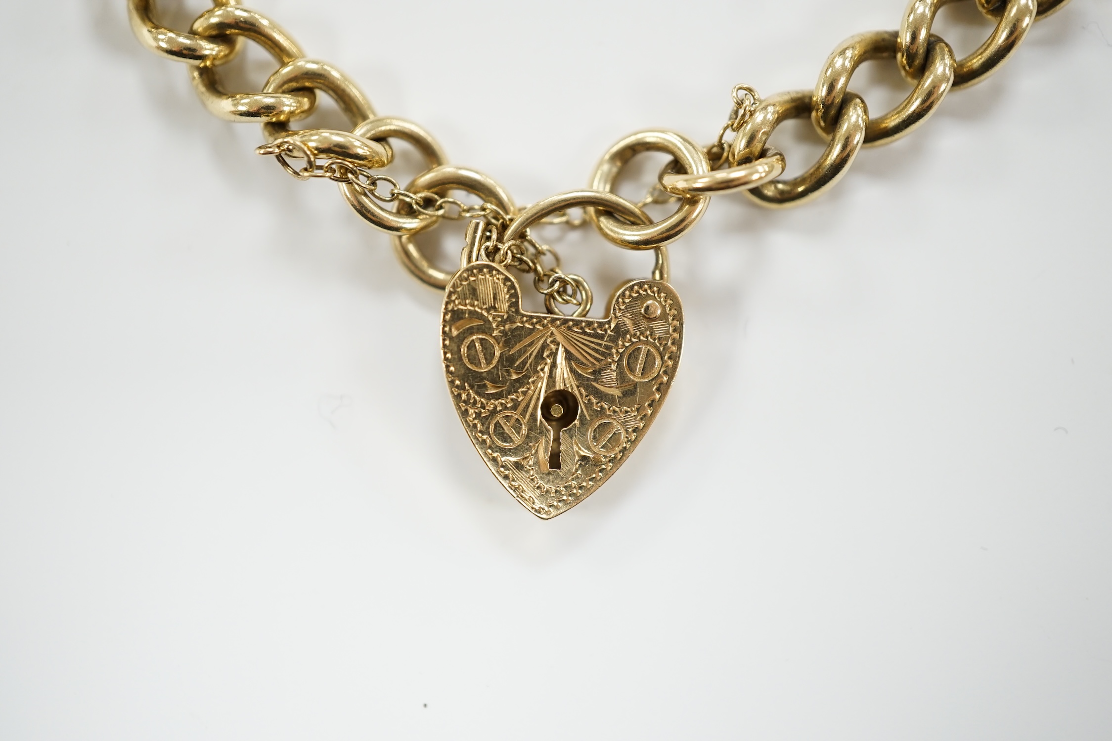 A 9ct gold curb link bracelet with 9ct padlock, 18cm, 22.5g.